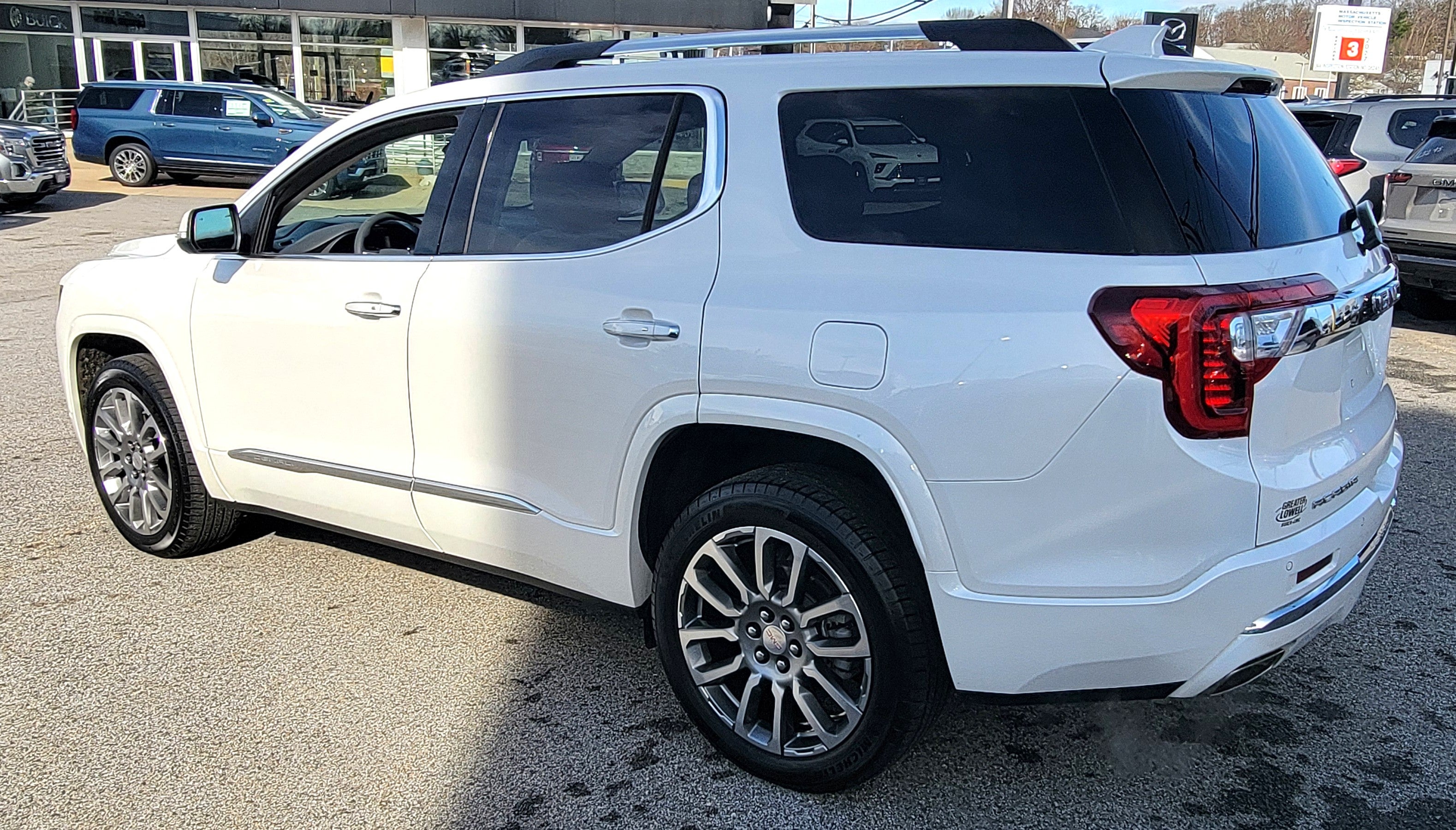 2023 GMC Acadia Denali