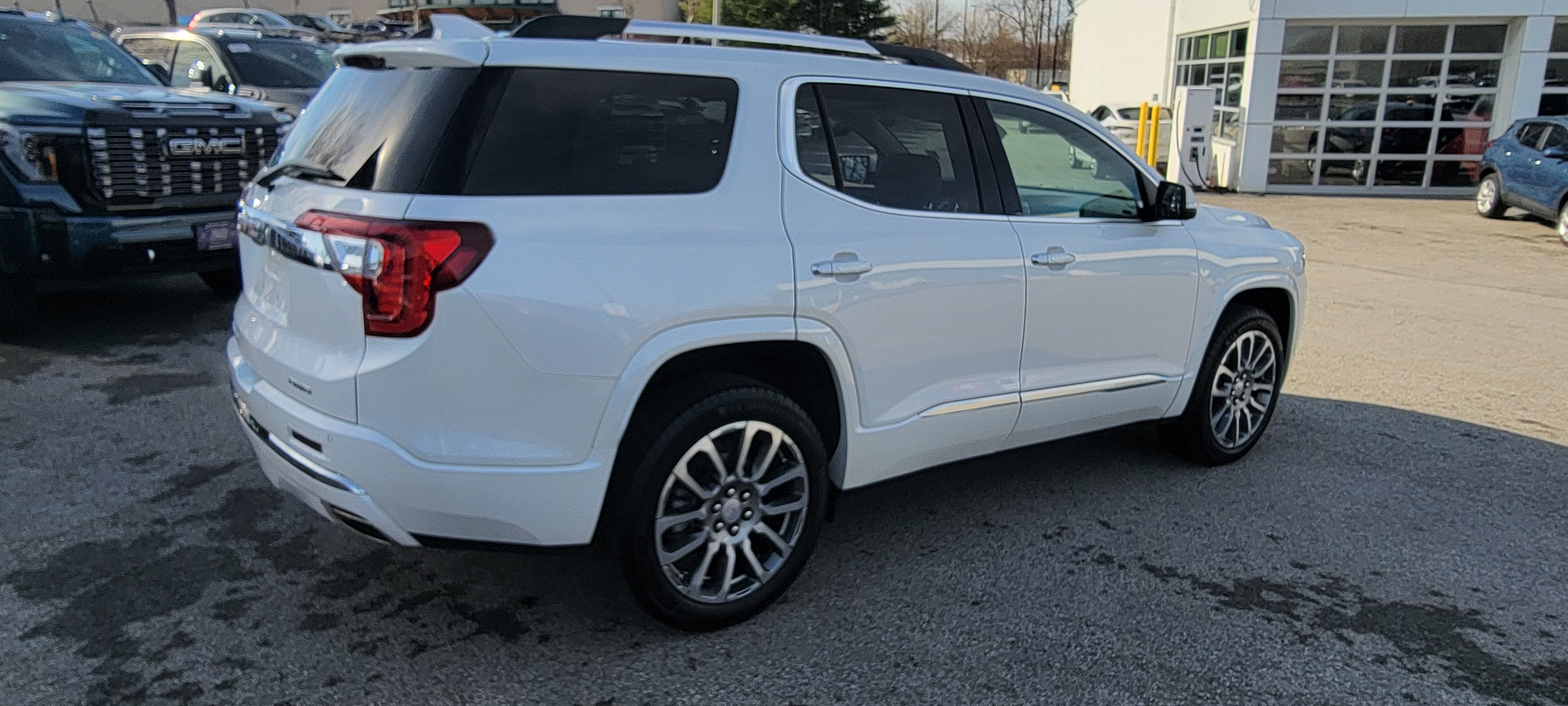 2023 GMC Acadia Denali