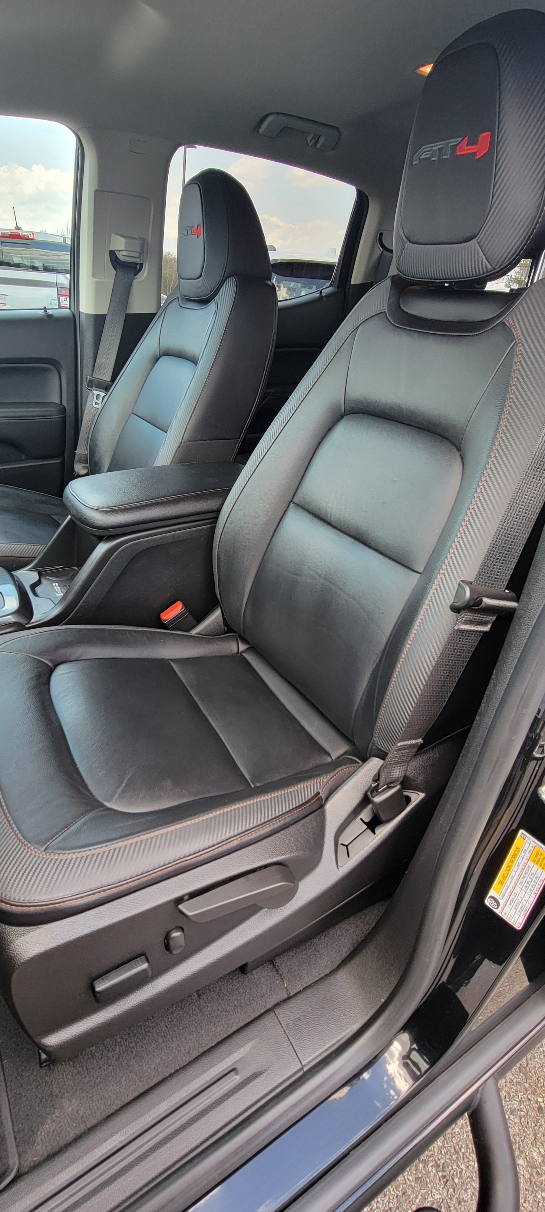 2022 GMC Canyon AT4 - Leather