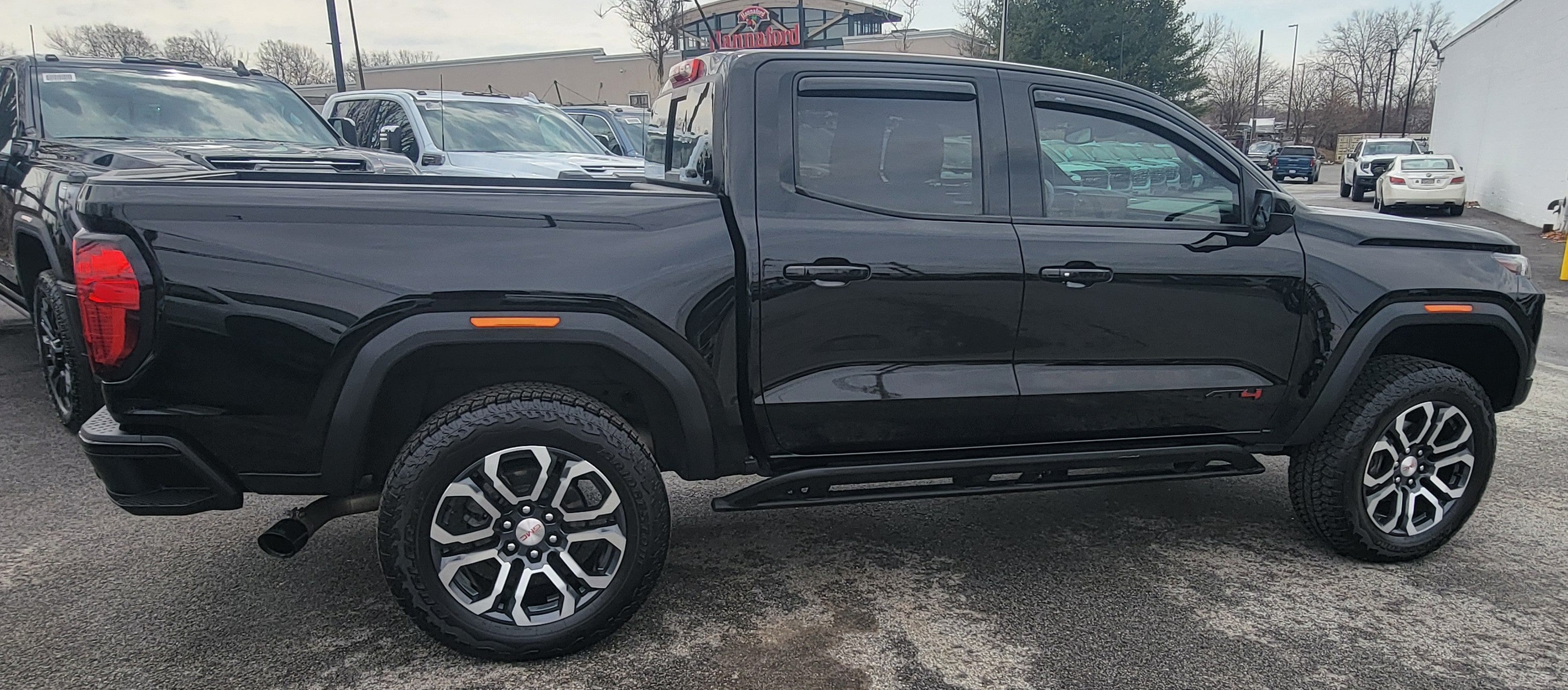 2023 GMC Canyon AT4