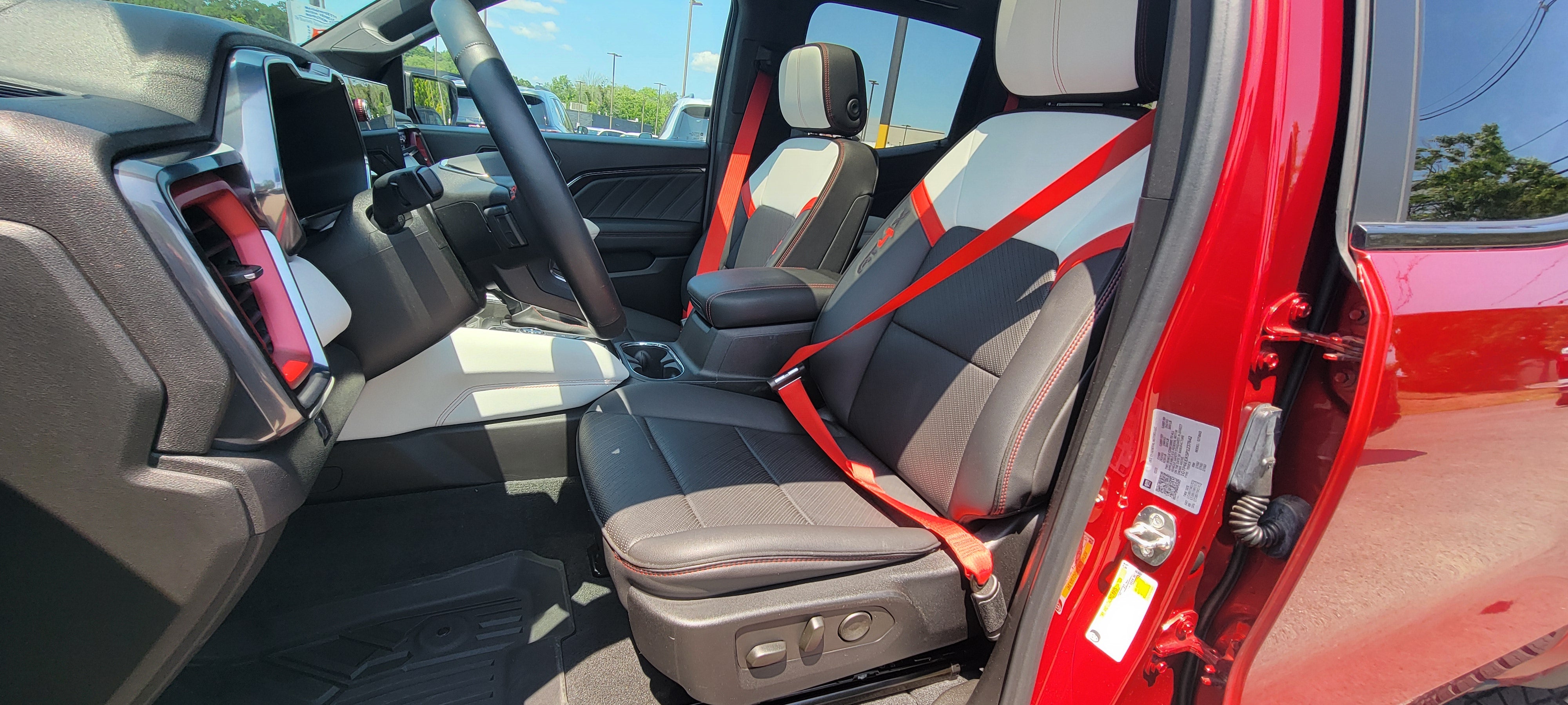 2023 GMC Canyon AT4X