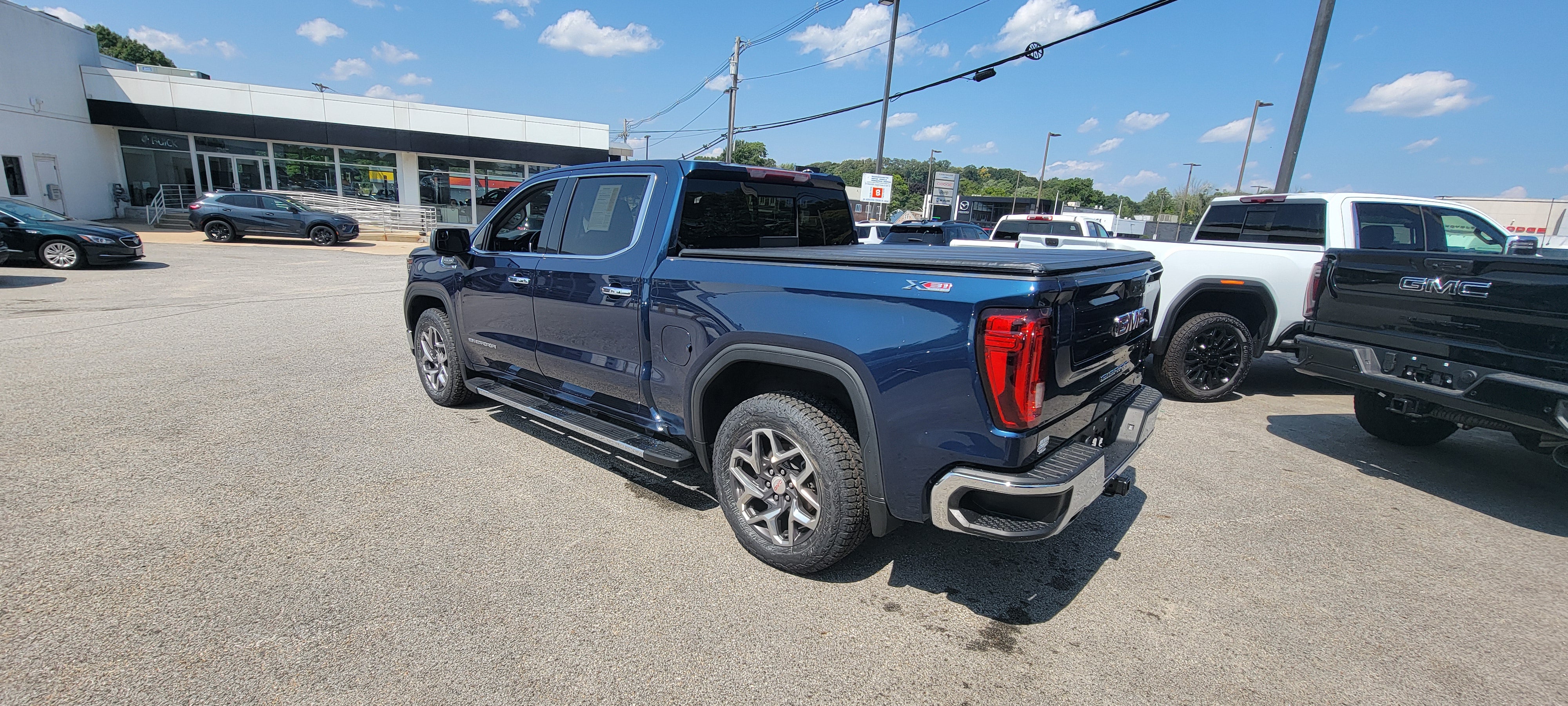 2023 GMC Sierra 1500 SLT
